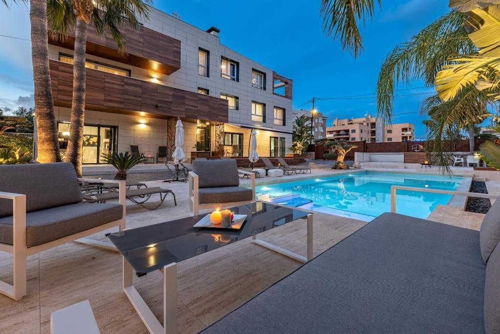 Lusso E Relax Con Piscina A 2 Minuti Dal Mare Apartment Miami Playa Ngoại thất bức ảnh