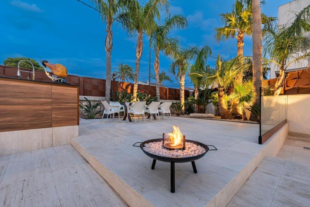 Lusso E Relax Con Piscina A 2 Minuti Dal Mare Apartment Miami Playa Ngoại thất bức ảnh