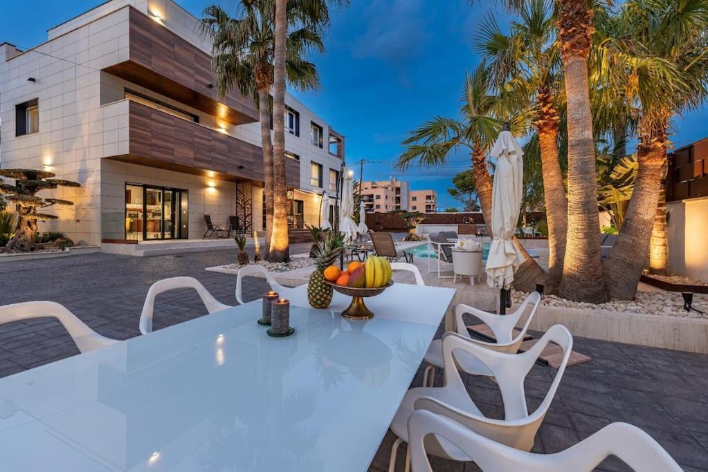 Lusso E Relax Con Piscina A 2 Minuti Dal Mare Apartment Miami Playa Ngoại thất bức ảnh
