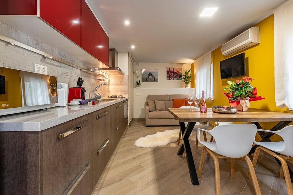 Lusso E Relax Con Piscina A 2 Minuti Dal Mare Apartment Miami Playa Ngoại thất bức ảnh