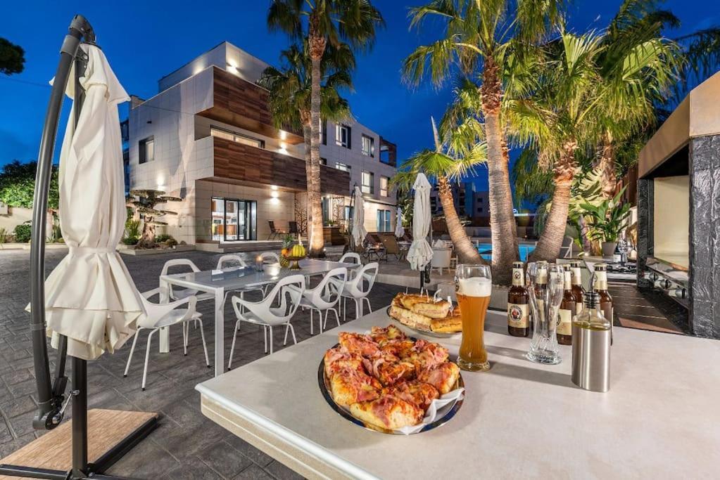 Lusso E Relax Con Piscina A 2 Minuti Dal Mare Apartment Miami Playa Ngoại thất bức ảnh